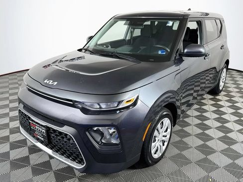 Used 2022 Kia Soul LX FWD image 3