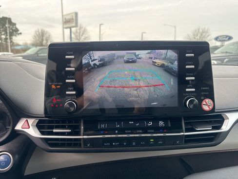 Used 2024 Toyota Sienna XLE image 12