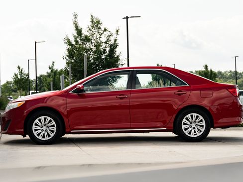 Used 2014 Toyota Camry LE FWD image 6