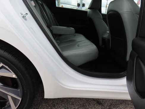 Used 2025 Hyundai Elantra Limited image 14