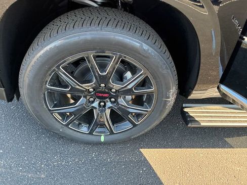 New 2026 GMC Yukon Denali w/ Denali Reserve Package AWD/4WD image 30