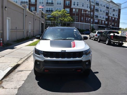 Used 2025 Jeep Compass Trailhawk w/ Trailer Tow Group AWD/4WD image 3