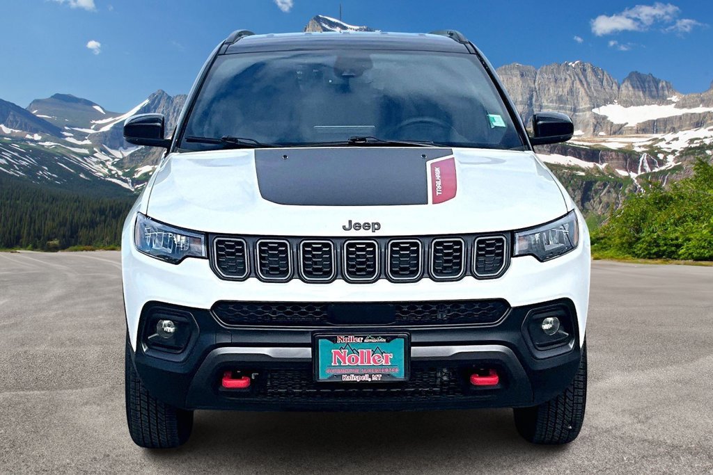 Used 2025 Jeep Compass Trailhawk AWD/4WD image 3