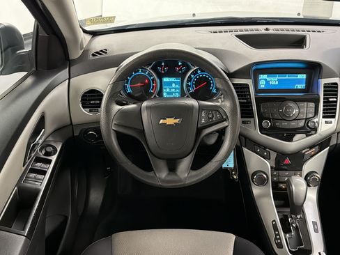 Used 2014 Chevrolet Cruze LS FWD image 24