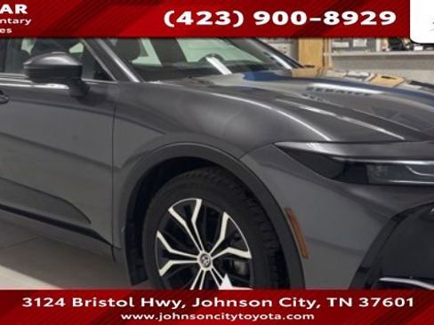 Used 2023 Toyota Crown XLE image 1