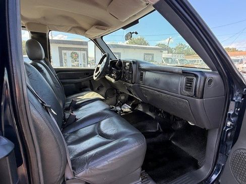 Used 2006 GMC Sierra 3500 W/T w/ Heavy-Duty Power Package image 15