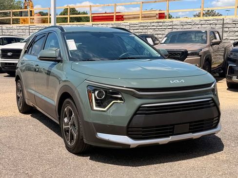 Certified 2023 Kia Niro EX FWD image 7