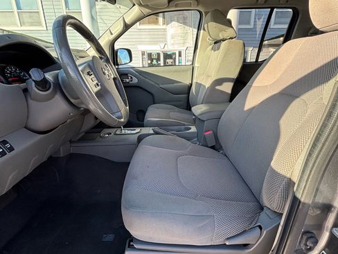 Used 2020 Nissan Frontier SV w/ Midnight Edition Floor Mats image 9