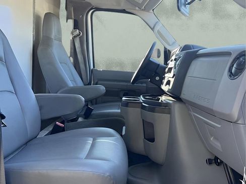 Used 2024 Ford E-450 and Econoline 450 Super Duty w/ Power Windows & Locks Group image 30