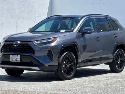 Used 2022 Toyota RAV4 SE w/ Convenience Package AWD/4WD image 7