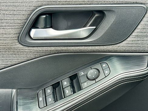 Used 2022 Nissan Rogue SV image 18