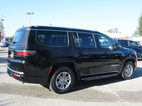 Used 2024 Jeep Wagoneer 4WD image 6