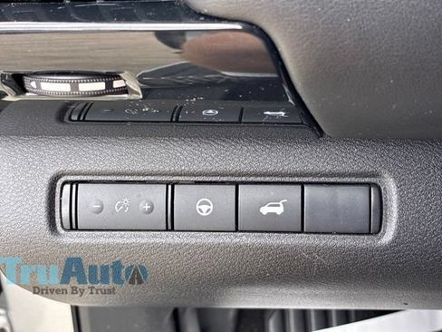 Used 2025 Nissan Pathfinder SV FWD image 34
