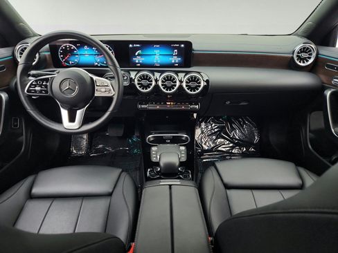 Used 2023 Mercedes-Benz CLA 250 w/ Premium Package image 23