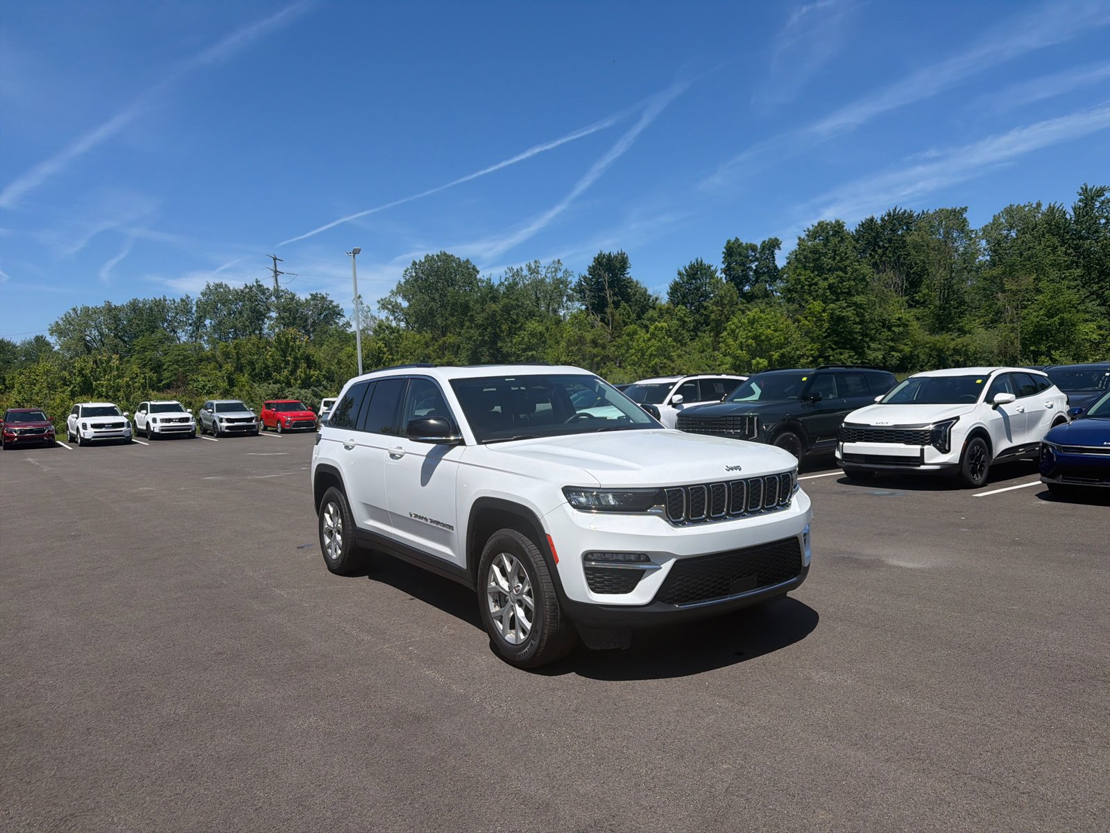 Used 2023 Jeep Grand Cherokee Limited AWD/4WD image 3