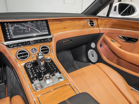 New 2024 Bentley Continental GT V8 AWD/4WD image 26