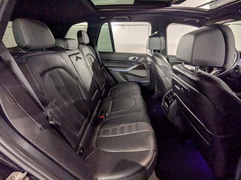 Used 2021 BMW X5 xDrive40i w/ M Sport Package image 26