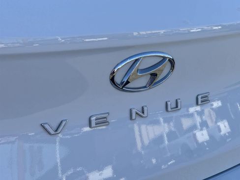 Used 2022 Hyundai Venue SEL image 11