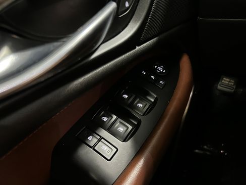 Used 2019 Cadillac Escalade ESV Luxury AWD/4WD image 26