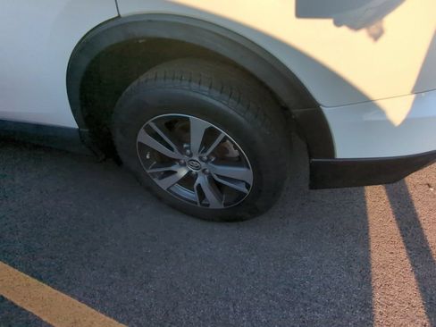 Used 2017 Toyota RAV4 XLE FWD image 5