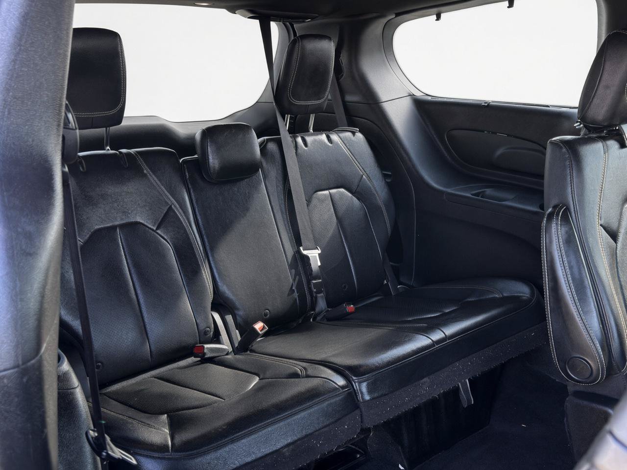 Used 2021 Chrysler Pacifica Touring-L w/ S Appearance Package FWD image 17