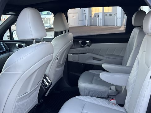 Used 2025 Kia Sorento SX Prestige image 33