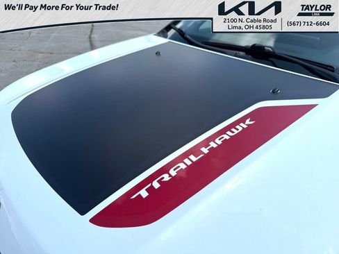 Used 2025 Jeep Compass Trailhawk AWD/4WD image 21