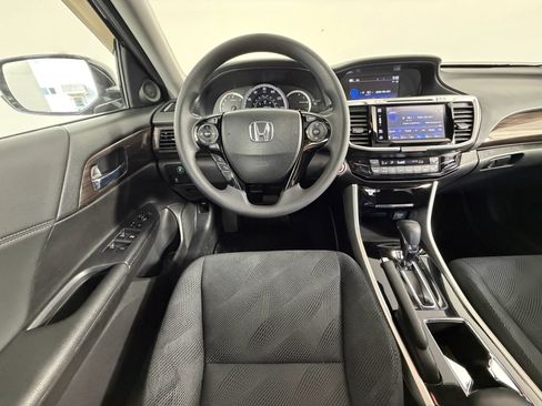 Used 2017 Honda Accord EX image 25