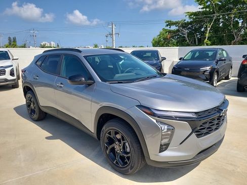 New 2026 Chevrolet Trax LT w/ Midnight Edition FWD image 7