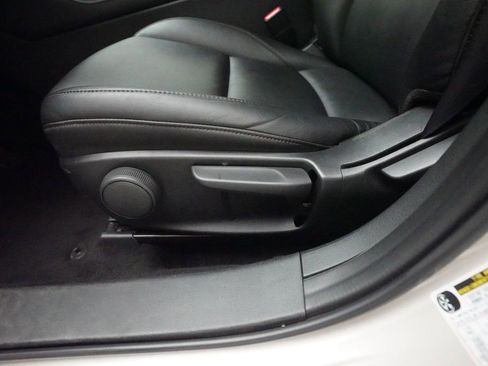 Used 2024 MAZDA MAZDA3 s image 29