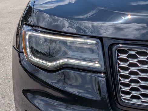 Used 2020 Jeep Grand Cherokee Altitude RWD image 10
