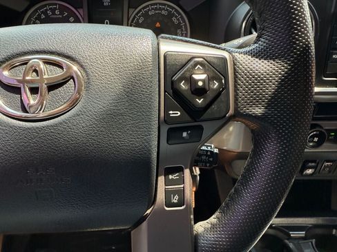 Used 2018 Toyota Tacoma SR5 AWD/4WD image 15