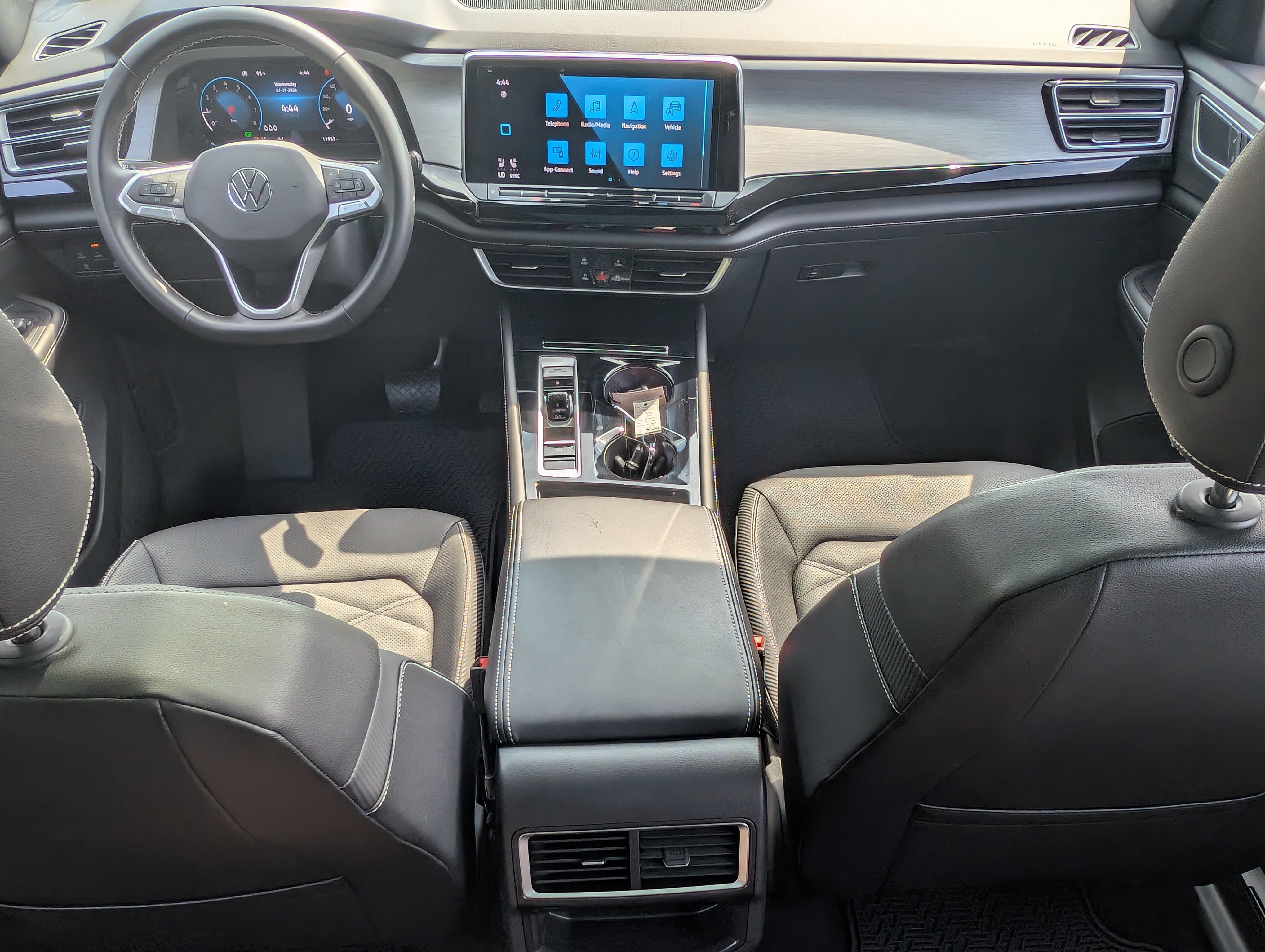 Used 2026 Volkswagen Atlas Cross Sport SE w/ Panoramic Sunroof Package FWD image 22