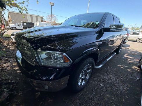 Used 2014 RAM 1500 Laramie w/ Convenience Group AWD/4WD image 2