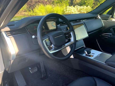 New 2025 Land Rover Range Rover SE image 8