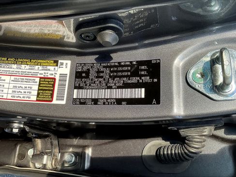 Used 2024 Toyota Highlander XLE FWD image 34