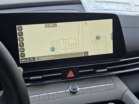 Used 2025 Hyundai Elantra Limited FWD image 13