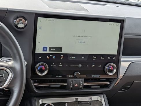 Used 2025 Lexus GX 550 w/ Accessory Package (2T) AWD/4WD image 16