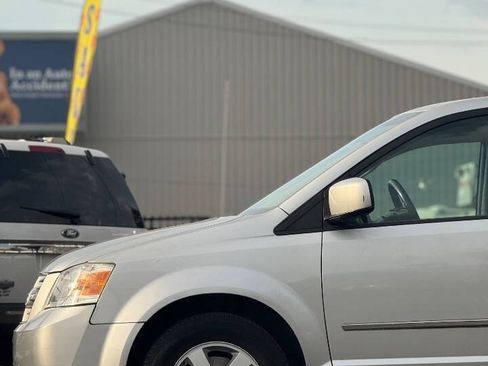 Used 2010 Dodge Grand Caravan SXT FWD image 17
