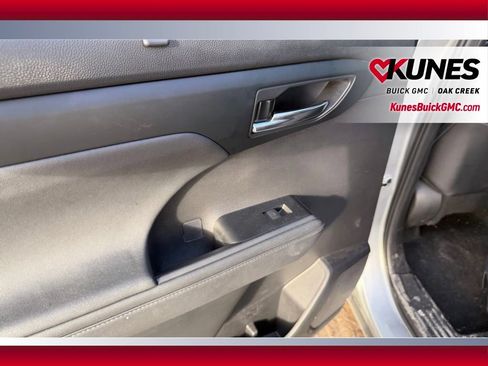 Used 2024 Toyota Highlander XSE image 9