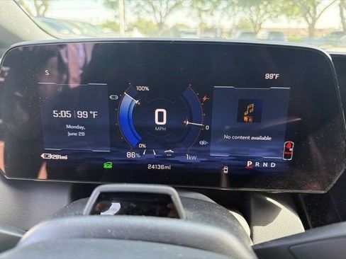 Used 2024 Chevrolet Equinox EV RS FWD image 5