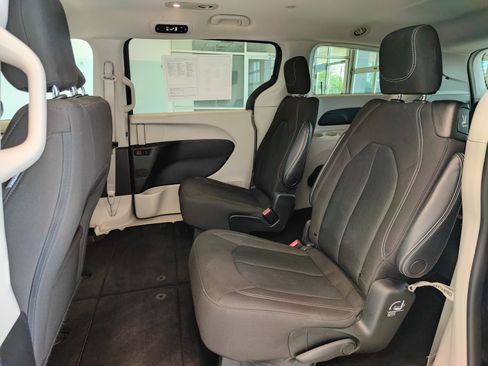Used 2023 Chrysler Voyager LX FWD image 11