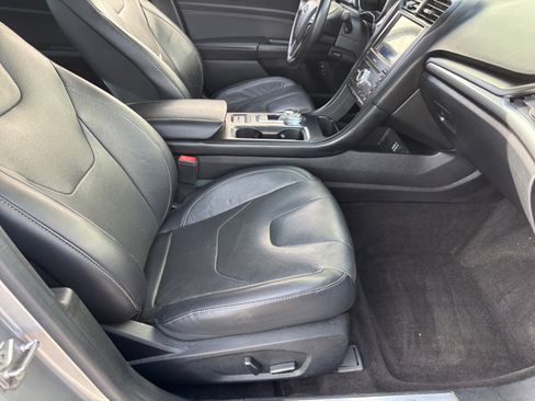 Used 2020 Ford Fusion Titanium image 19