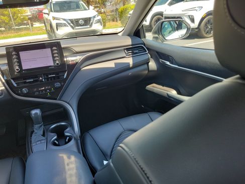 Used 2022 Toyota Camry SE FWD image 17