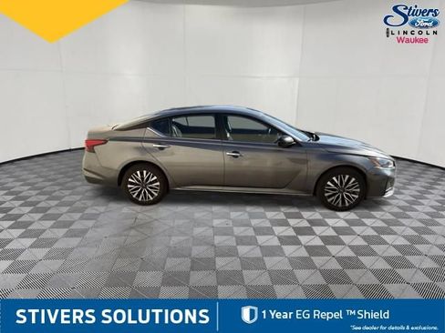 Used 2024 Nissan Altima 2.5 SV FWD image 5