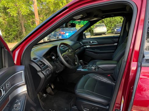 Used 2018 Ford Explorer Platinum AWD/4WD image 9