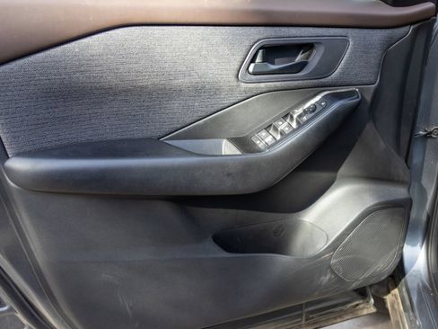 Used 2023 Nissan Rogue S FWD image 11