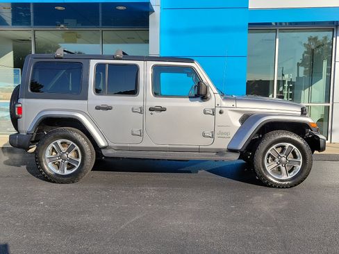 Used 2019 Jeep Wrangler Unlimited Sahara image 7