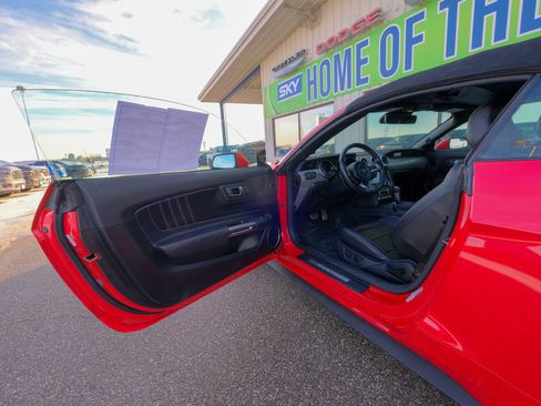 Used 2022 Ford Mustang Premium image 21