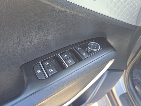 Certified 2023 Kia Soul LX w/ LX Technology Package FWD image 19
